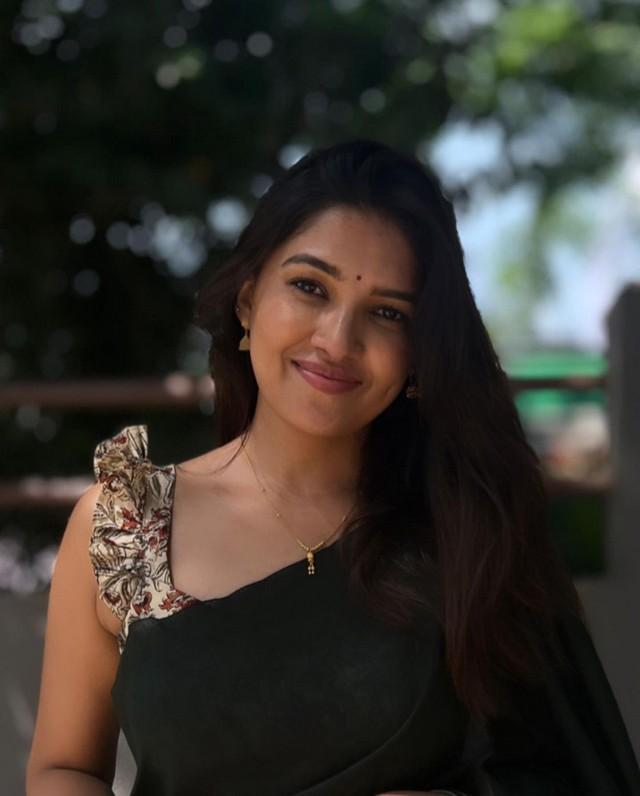 Vani Bhojan 7