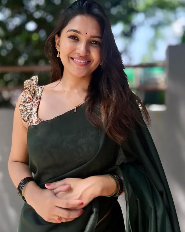 Vani Bhojan 8
