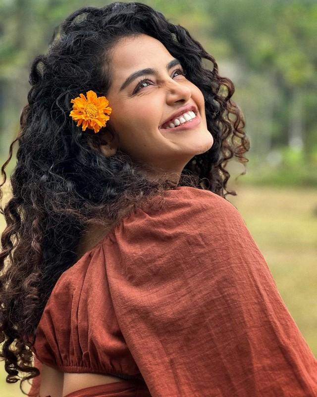 Anupama Parameswaran 14