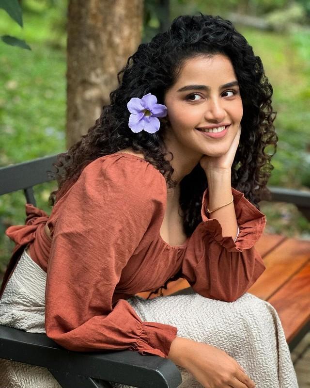 Anupama Parameswaran 16