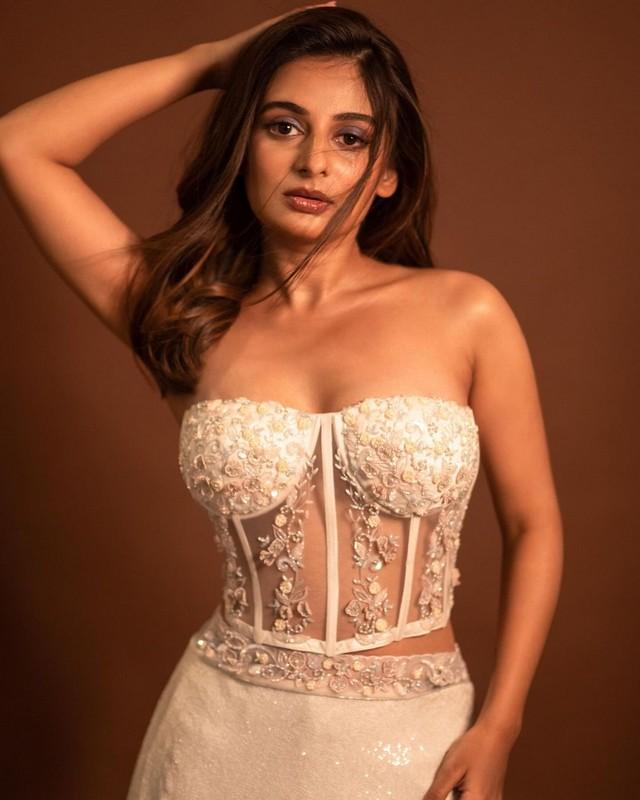 ESTHER ANIL 3