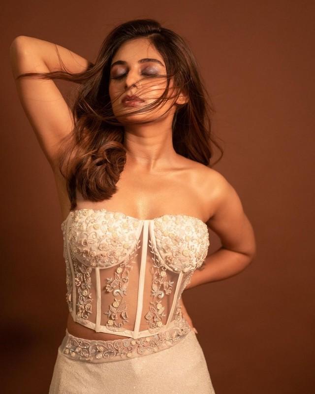 ESTHER ANIL 4