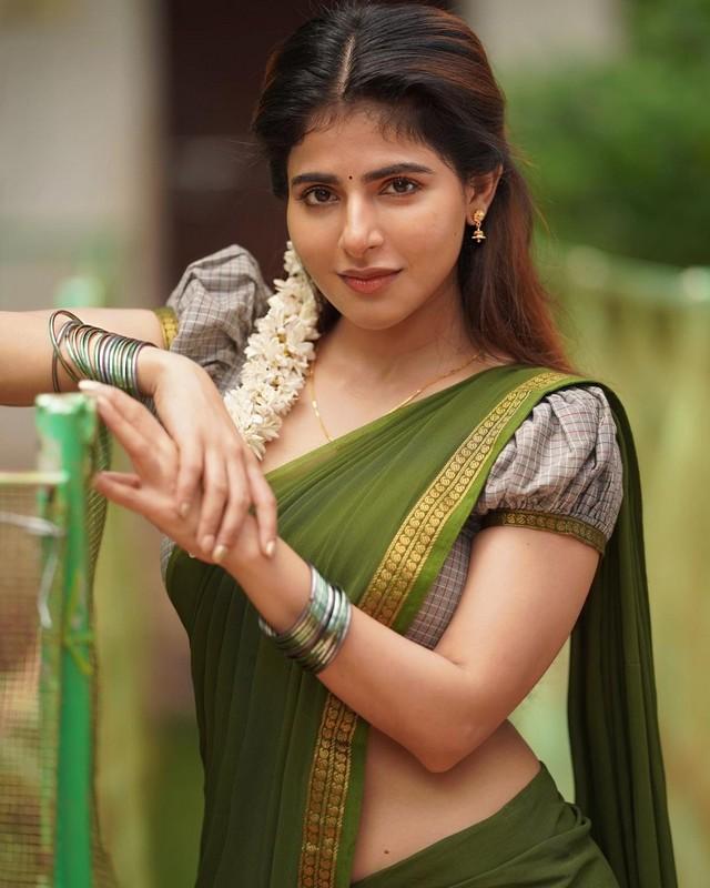 Iswarya Menon 11
