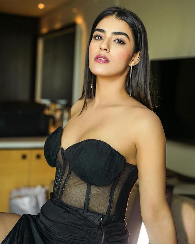 Kavya Thapar 10