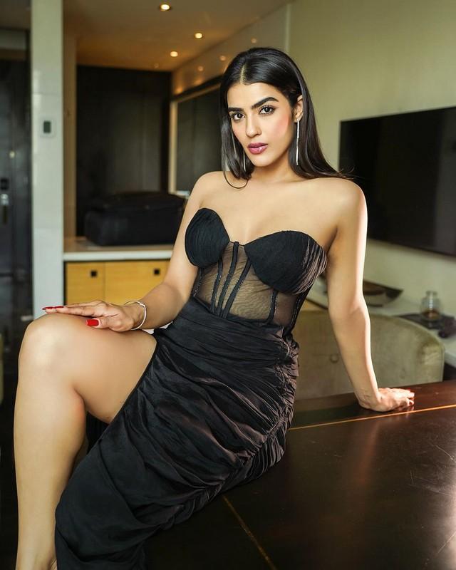Kavya Thapar 7