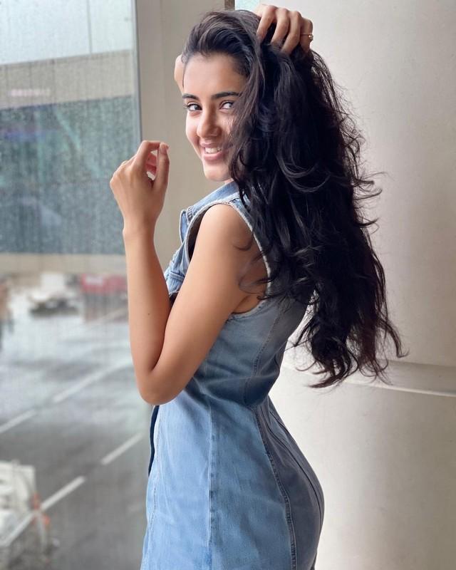 Malvika Sharma 5