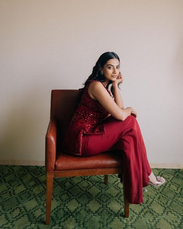 Meenaakshi Chaudhary 8