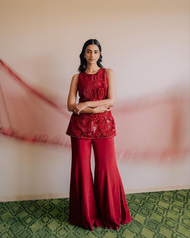 Meenaakshi Chaudhary 9