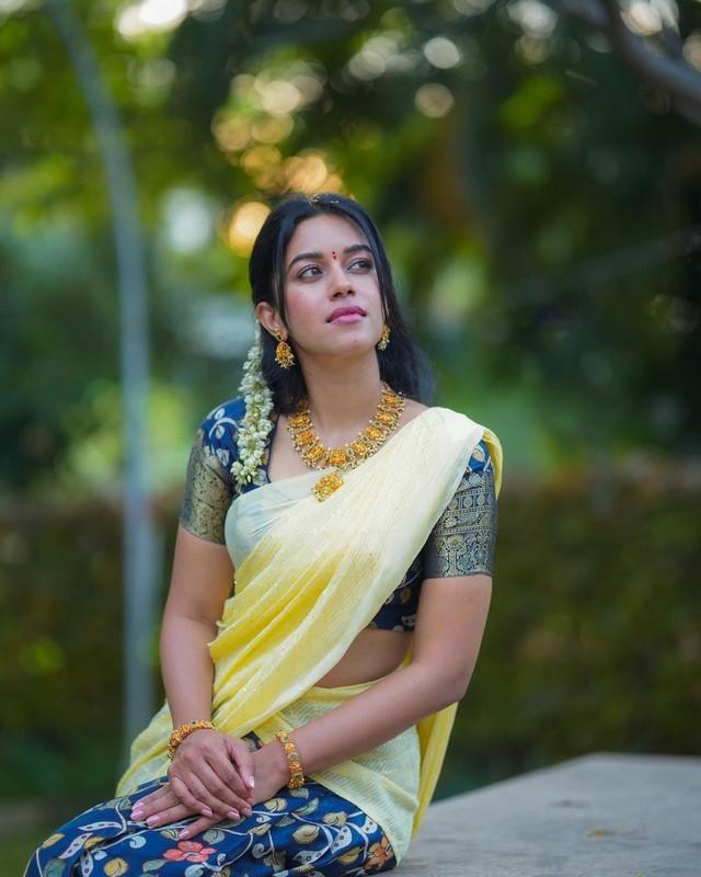 Mirnalini Ravi 4