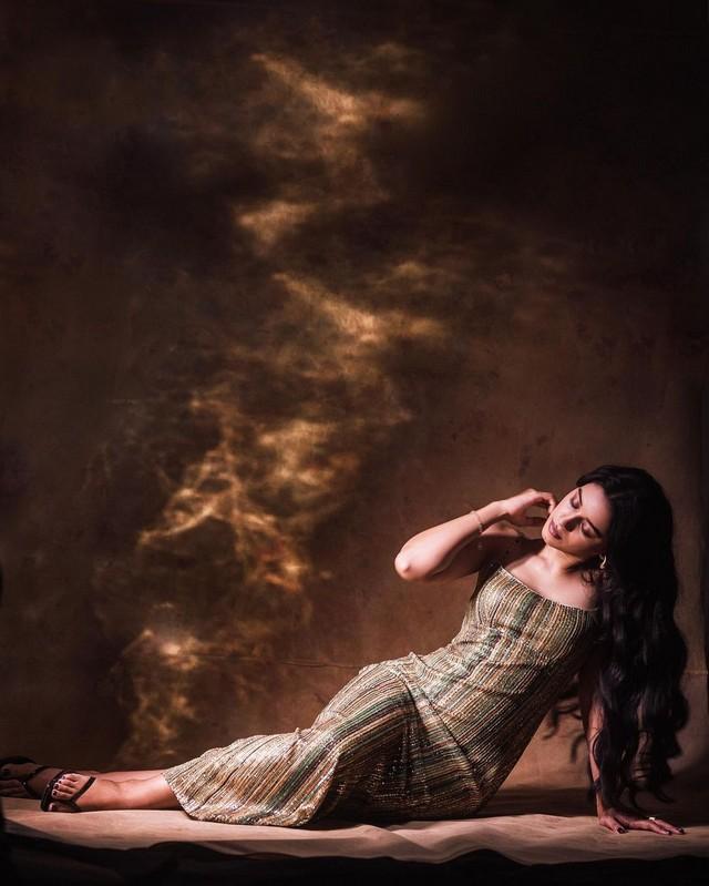 Mirnalini Ravi 11