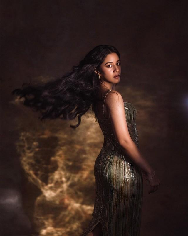 Mirnalini Ravi 6