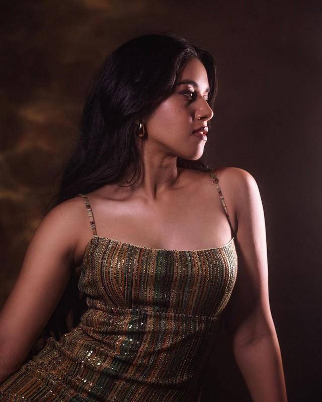 Mirnalini Ravi 8