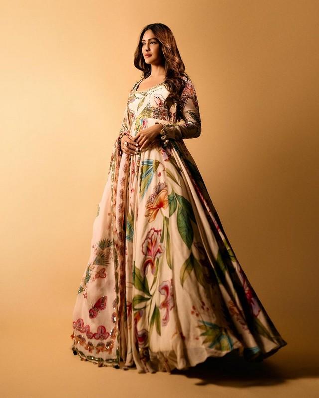 Mrunal Thakur 1