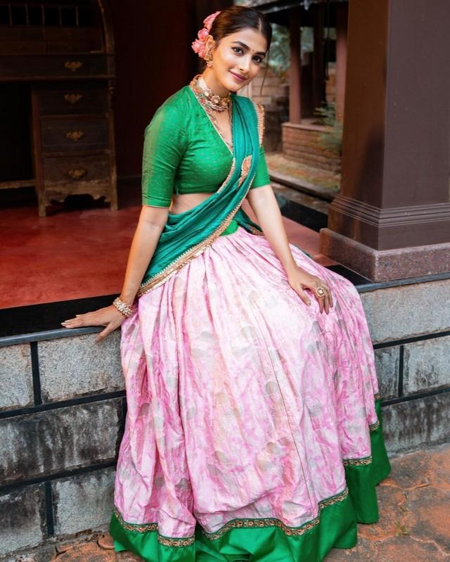 Pooja Hegde 2 240123210011