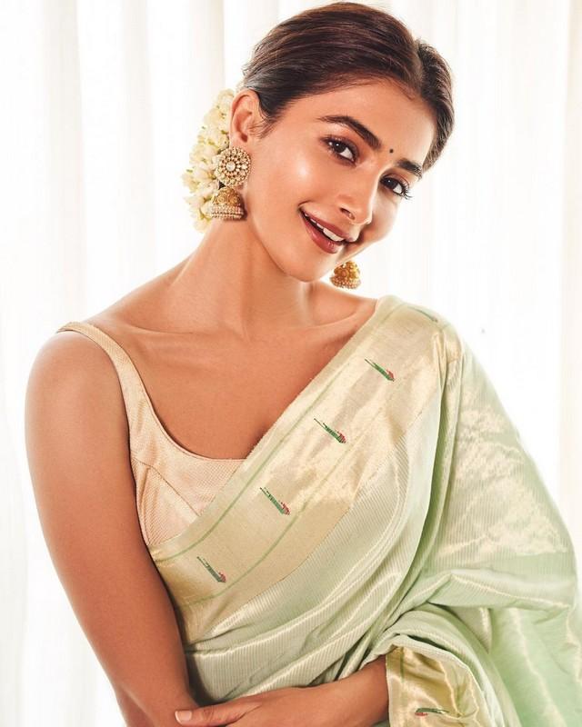 Pooja Hegde 8