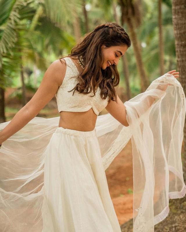 Pooja Hegde 1