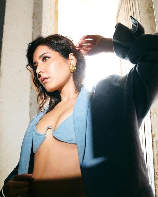 Raashii Khanna 6