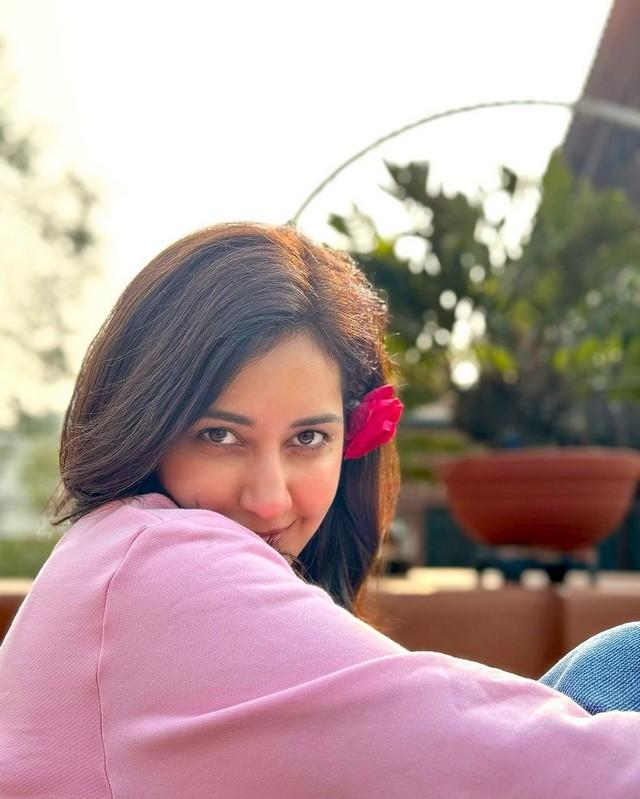 Raashii Khanna 11