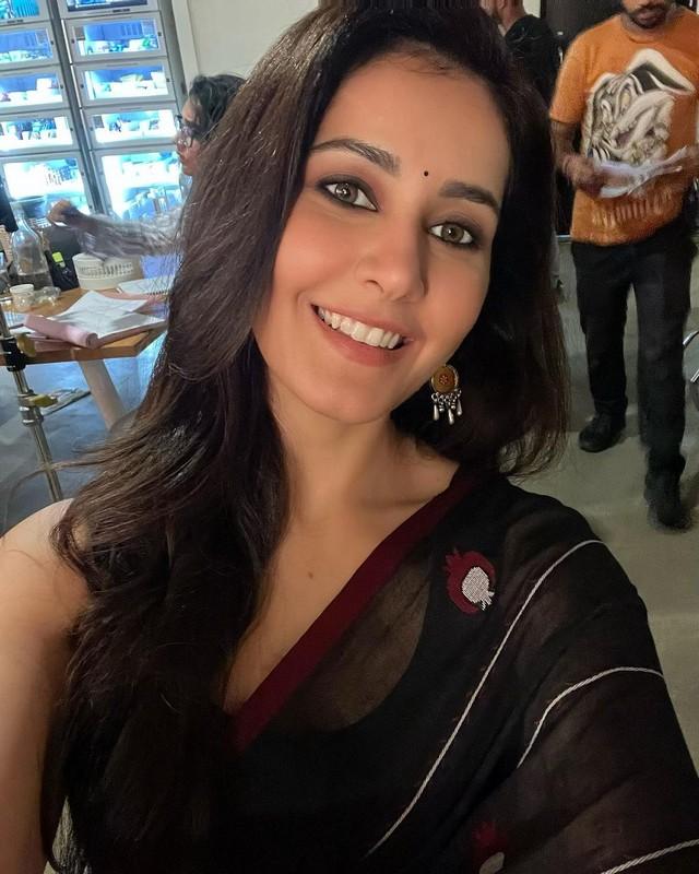 Raashii Khanna 12