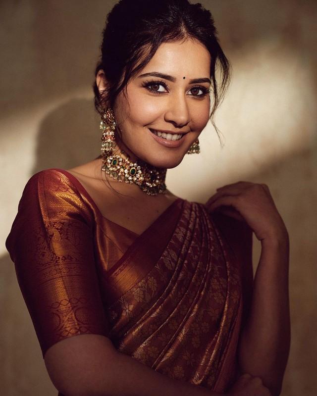Raashii Khanna 2