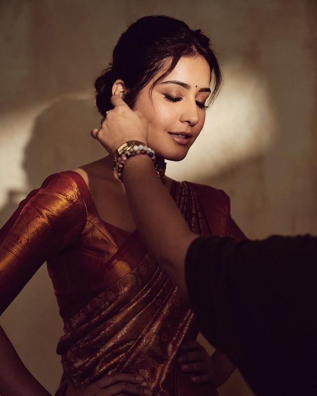 Raashii Khanna 5