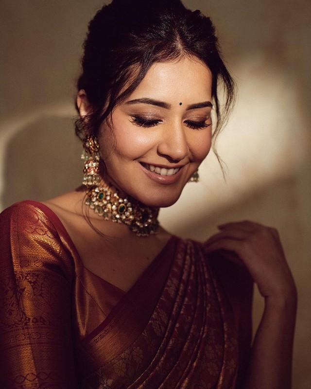 Raashii Khanna 7