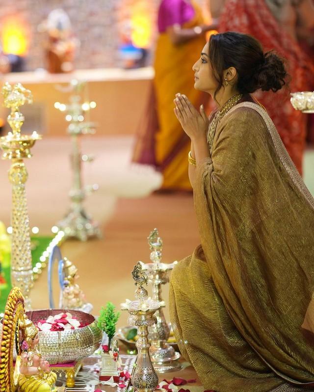 Reba Monica John 1
