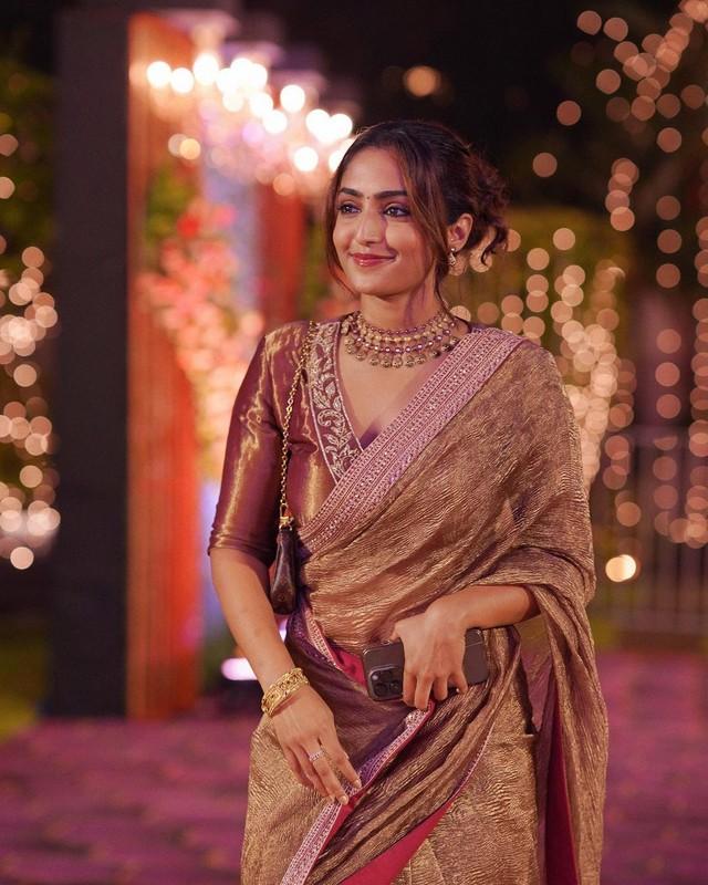 Reba Monica John 4