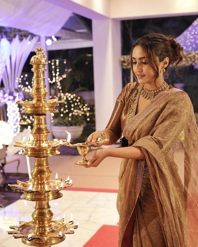 Reba Monica John 5