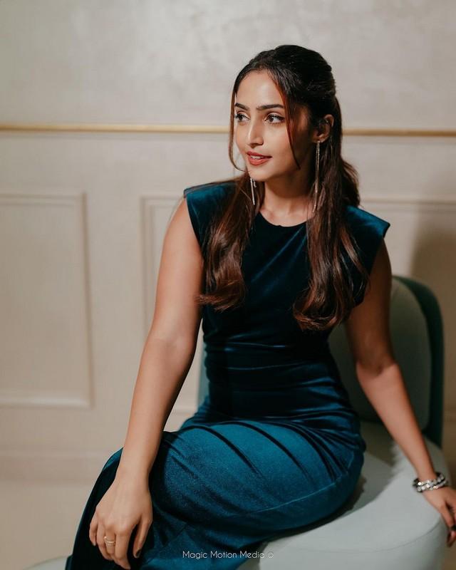 Reba Monica John 7