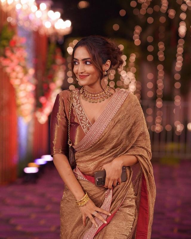 Reba Monica John 9