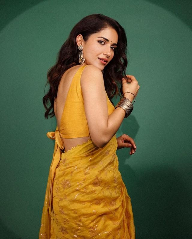 Ruhani Sharma 2