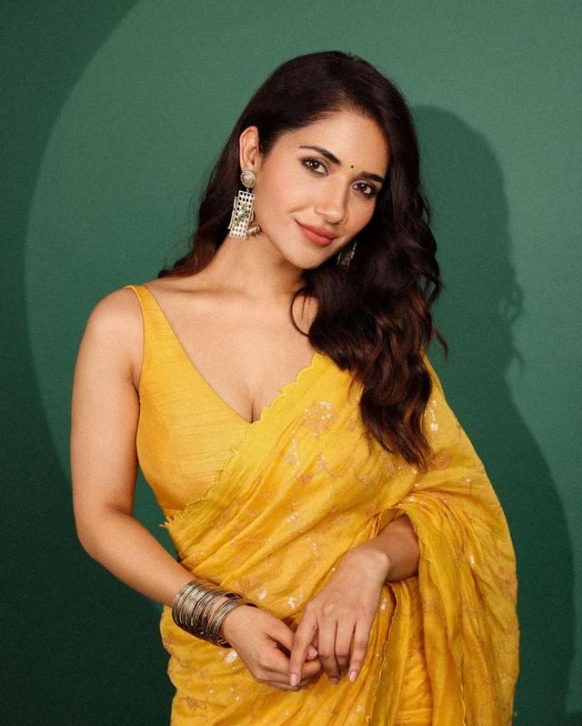 Ruhani Sharma 5