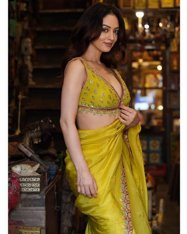 Sandeepa Dhar 5