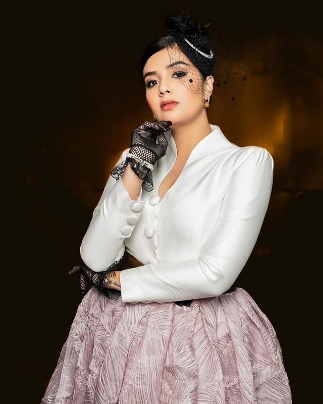 Sreemukhi 3