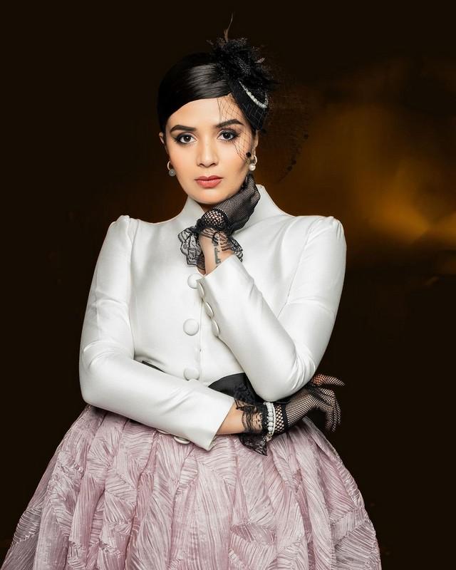 Sreemukhi 5