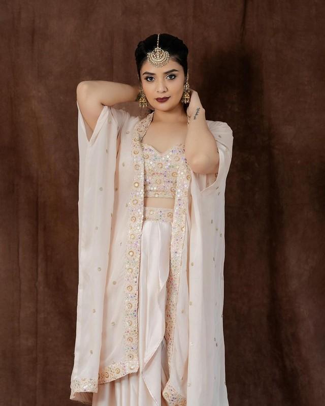 Sreemukhi 2