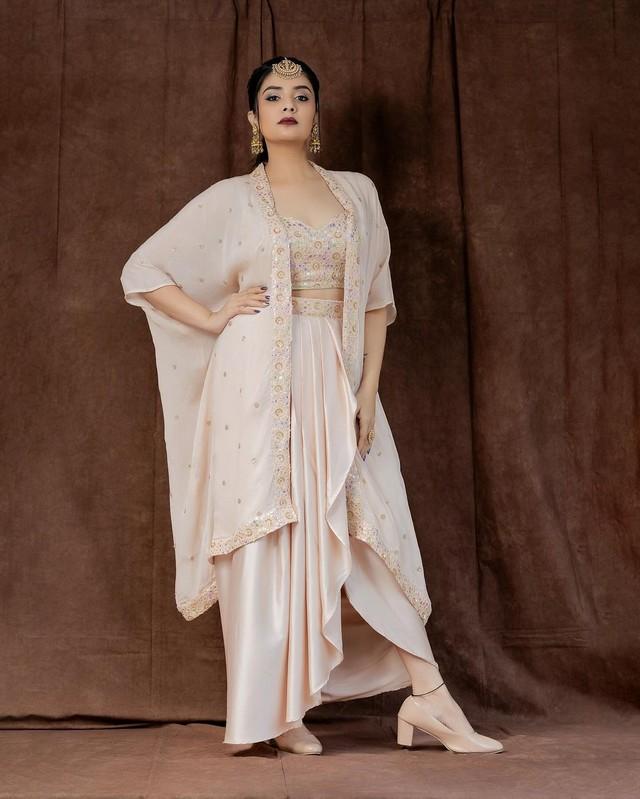 Sreemukhi 5