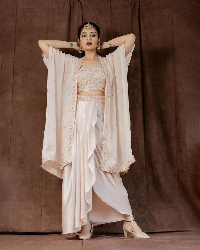 Sreemukhi 8