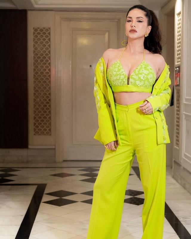 Sunny Leone 10