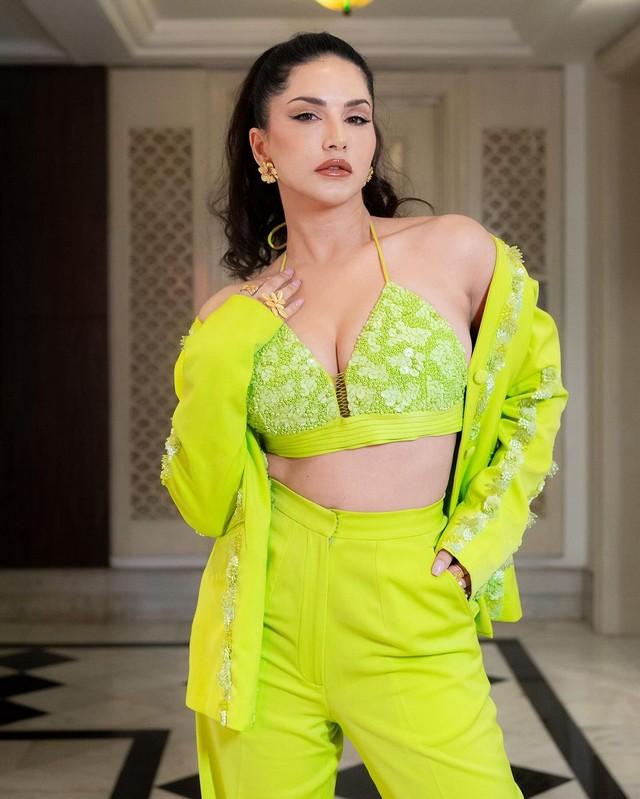 Sunny Leone 12