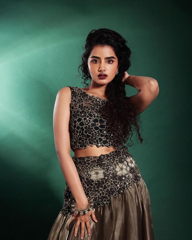 Anupama Parameswaran 12