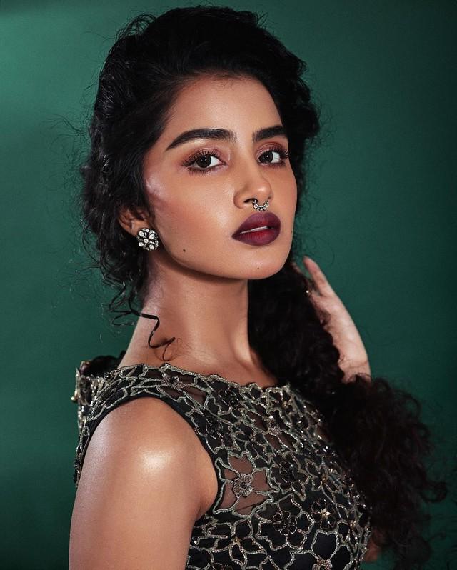 Anupama Parameswaran 13