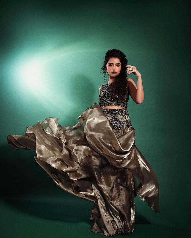 Anupama Parameswaran 15