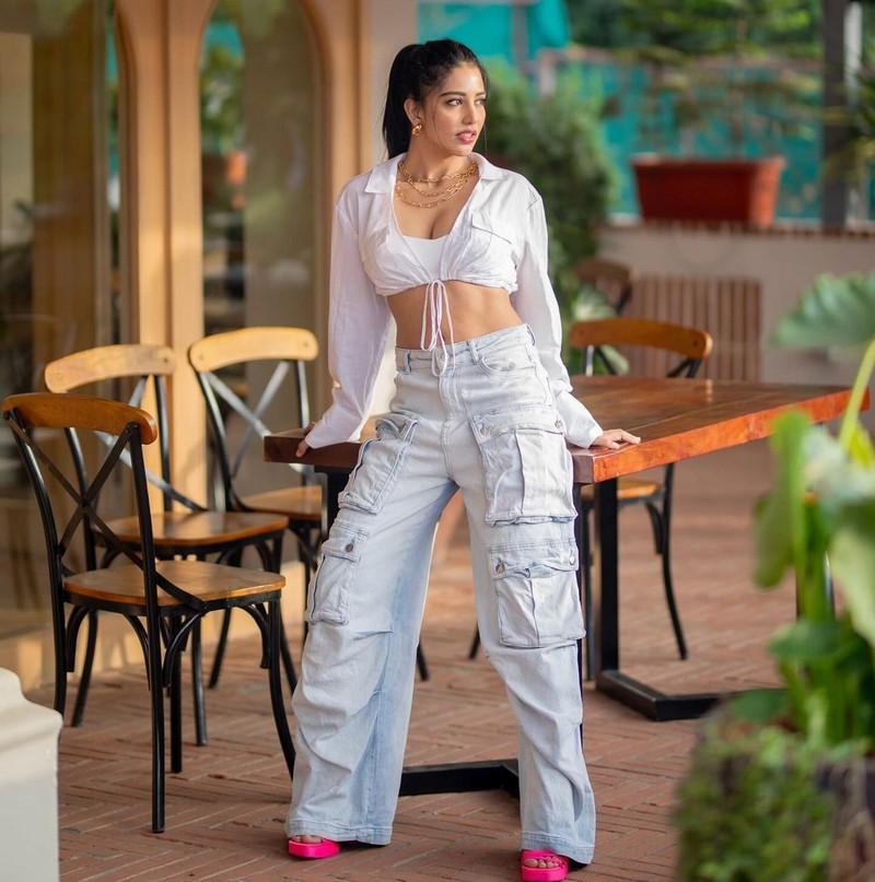 Daksha Nagarkar 6