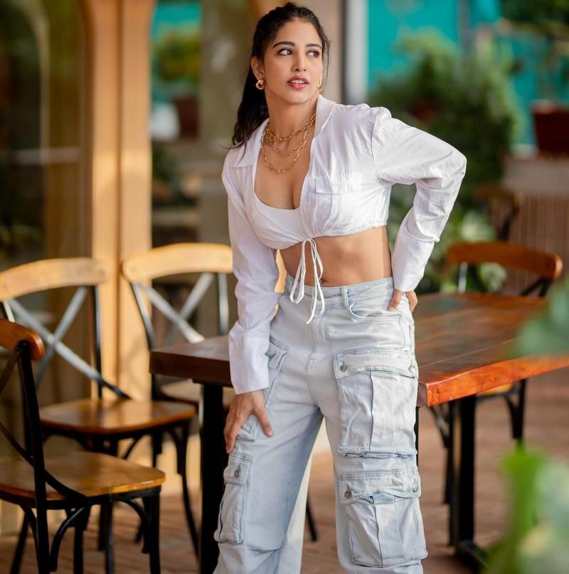 Daksha Nagarkar 8