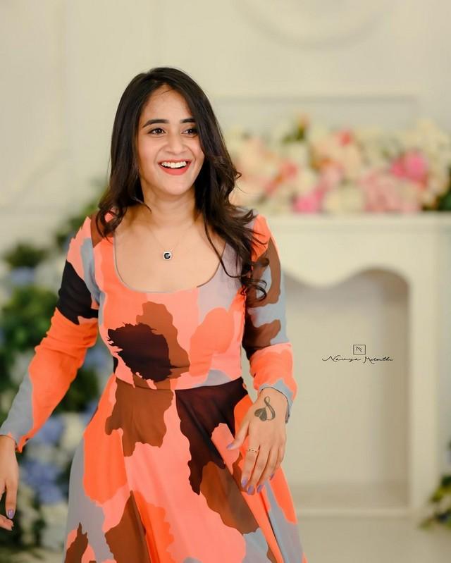 Deepthi Sunaina 5