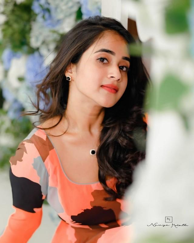 Deepthi Sunaina 7