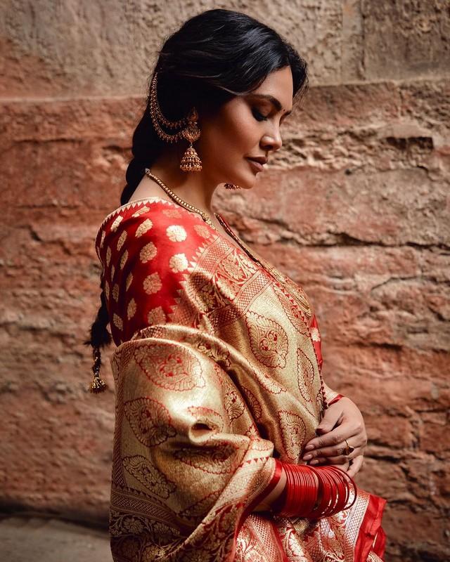 Esha Gupta 2