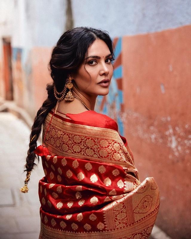 Esha Gupta 3
